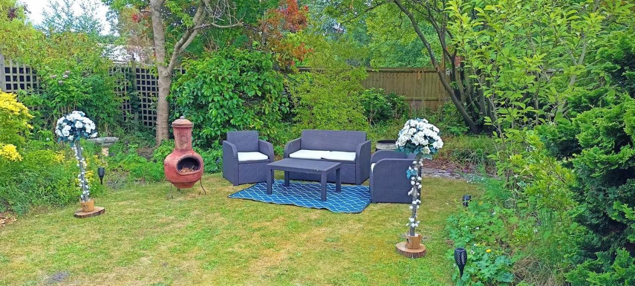 Lions Lodge: Great Location With Hot Tub Рингвуд Екстер'єр фото